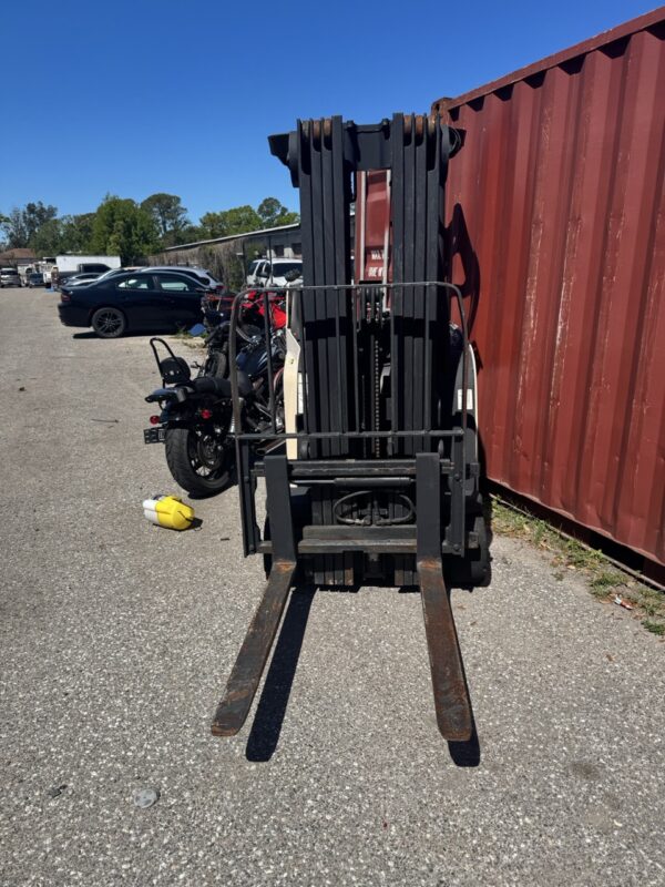 4,000 lb Crown RC5545-40 Stand Up Docker Forklift, 2012 - Image 2