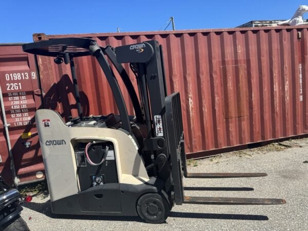 4,000 lb Crown RC5545-40 Stand Up Docker Forklift, 2012 - Image 4