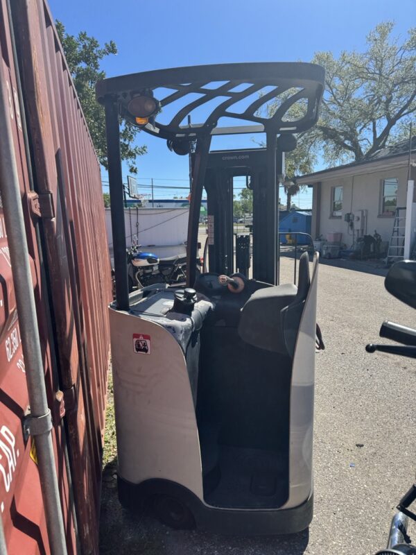 4,000 lb Crown RC5545-40 Stand Up Docker Forklift, 2012 - Image 5