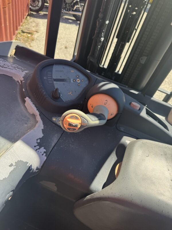 4,000 lb Crown RC5545-40 Stand Up Docker Forklift, 2012 - Image 6