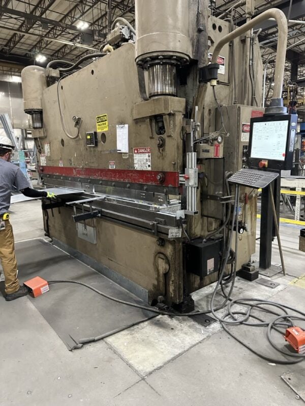 300 Ton x 12' Pacific J300-12 CNC Press Brake - Image 2