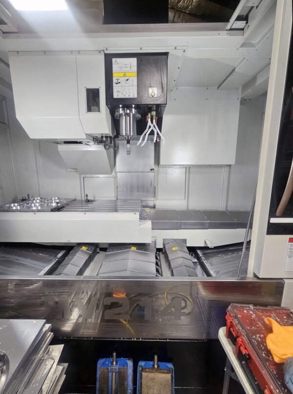 Quaser MV214 VMC, 2022 - 15K Spindle, Probing, TSC, 4th Axis Wired, Fanuc, LOW Hours - Image 4