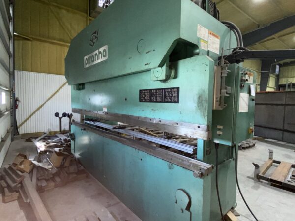 175 Ton x 12' Piranha CNC Press Brake 17512, CNC Backguage, Tooling Included