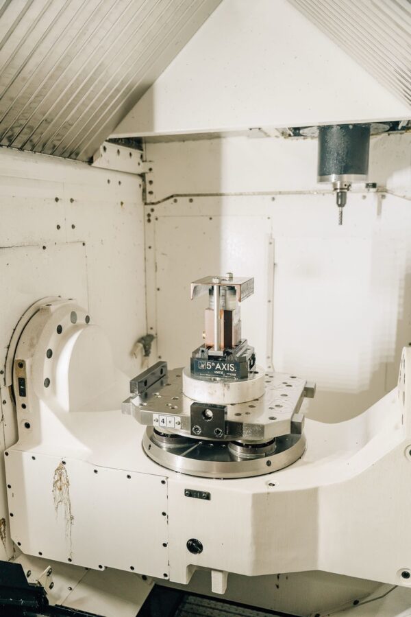 Mazak Variaxis i-600, 2022 - 5th Axis Trunion Table, TSC, 12 Pallet Pallet Tech System - Image 2
