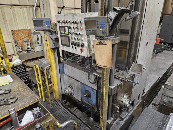 Lucas 642BFT Horizontal Boring Mill, 1973 - 4th Axis Rotary Table - Image 2