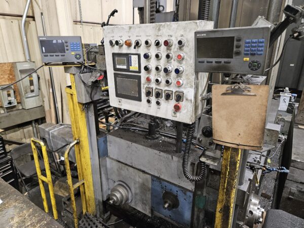 Lucas 642BFT Horizontal Boring Mill, 1973 - 4th Axis Rotary Table - Image 4