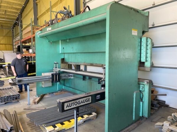 175 Ton x 12' Piranha CNC Press Brake 17512, CNC Backguage, Tooling Included - Image 4