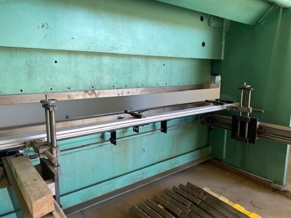 175 Ton x 12' Piranha CNC Press Brake 17512, CNC Backguage, Tooling Included - Image 6