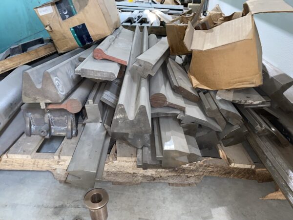 175 Ton x 12' Piranha CNC Press Brake 17512, CNC Backguage, Tooling Included - Image 15