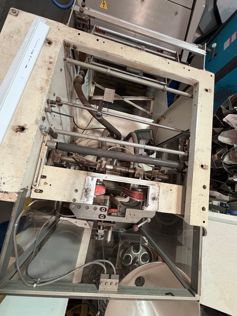 General Packaging Model 48 Vertical Form-Fill-Seal Machine with High Tek Scale