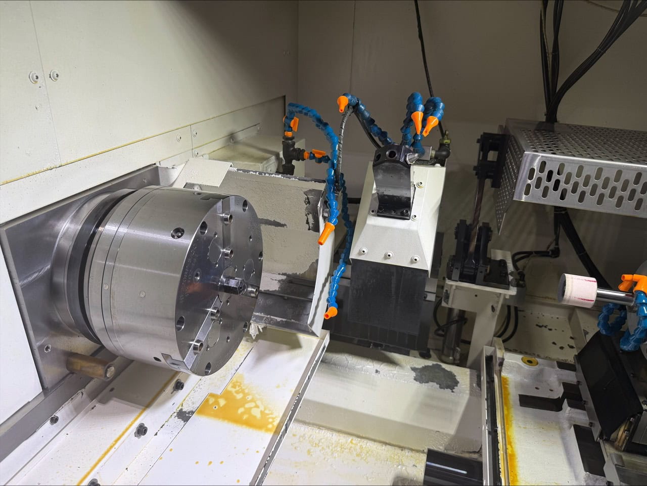 Okuma GI-20N II CNC Grinder, 2019 - Microcentric Chuck, Rotary Dresser, Auto Door - Image 7