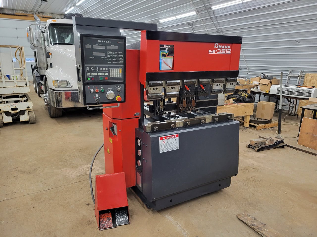 35 Ton X 4' Amada FBD 3512E Hydraulic Press Brake, 1992 - Image 2