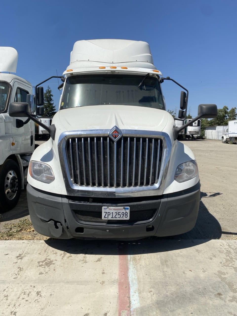 International LT625 Sleeper Truck, 2018 – Cummins X15, 72" Sleeper, Automatic