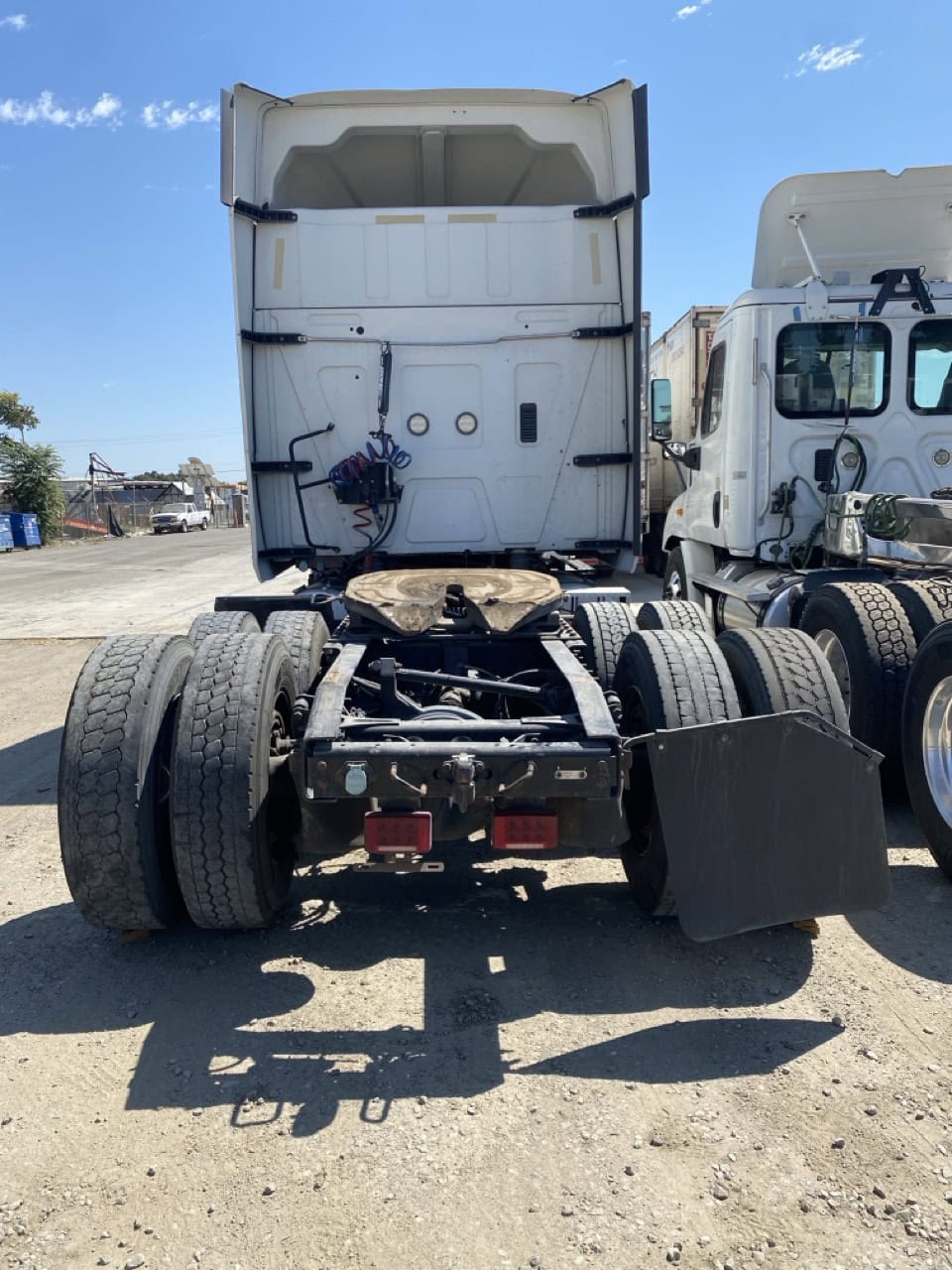 International LT625 Sleeper Truck, 2018 – Cummins X15, 72" Sleeper, Automatic - Image 2