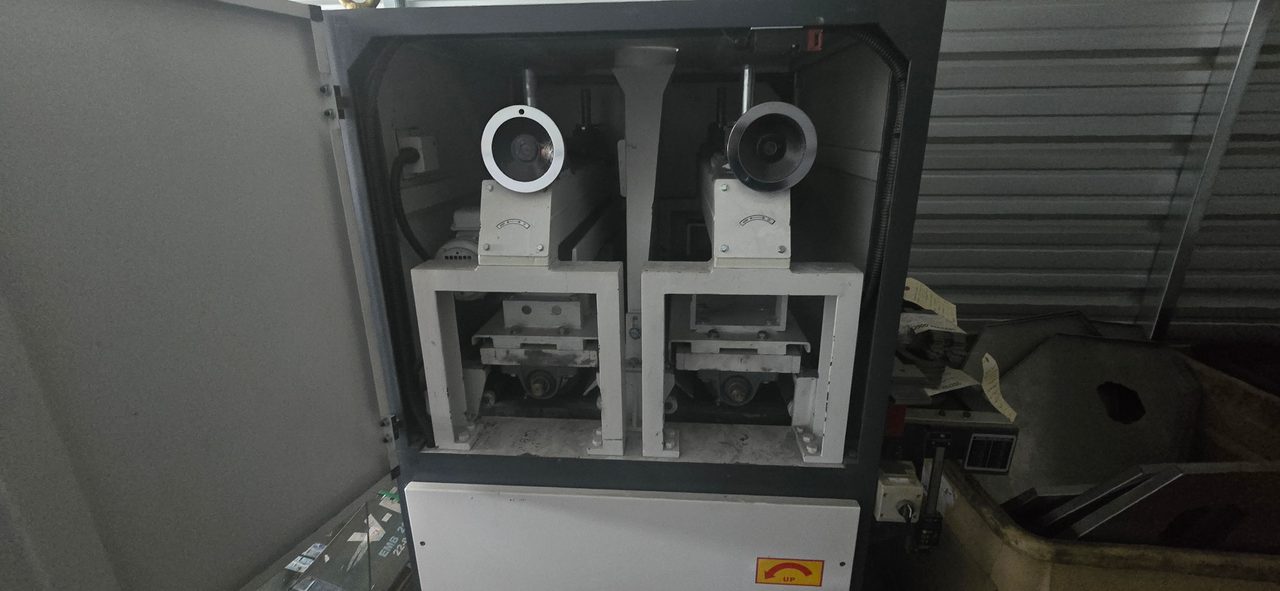 Timesavers 1221-02-44 Dual-Drum Deburring Machine, 2014