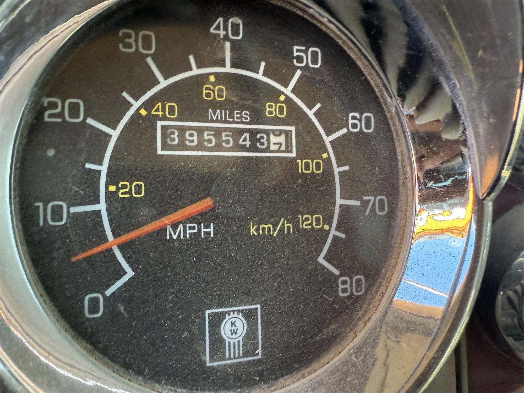 Kenworth T800 Dump Truck, 2004 - Cummins Diesel, 8LL Transmission, 18′ Steel Body - Image 6