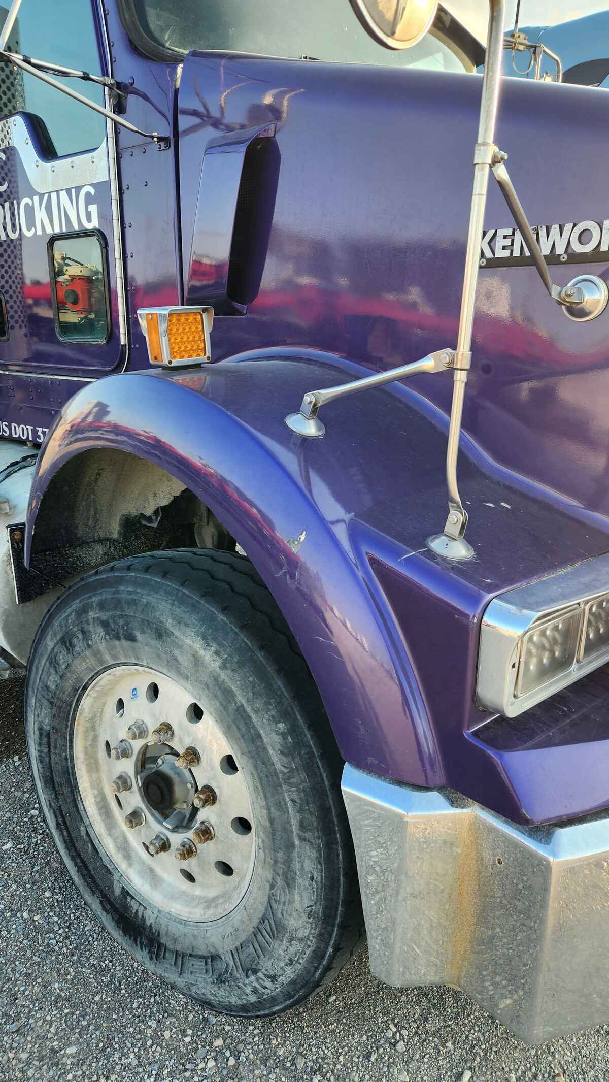 Kenworth T800 Dump Truck, 2004 - Cummins Diesel, 8LL Transmission, 18′ Steel Body - Image 8