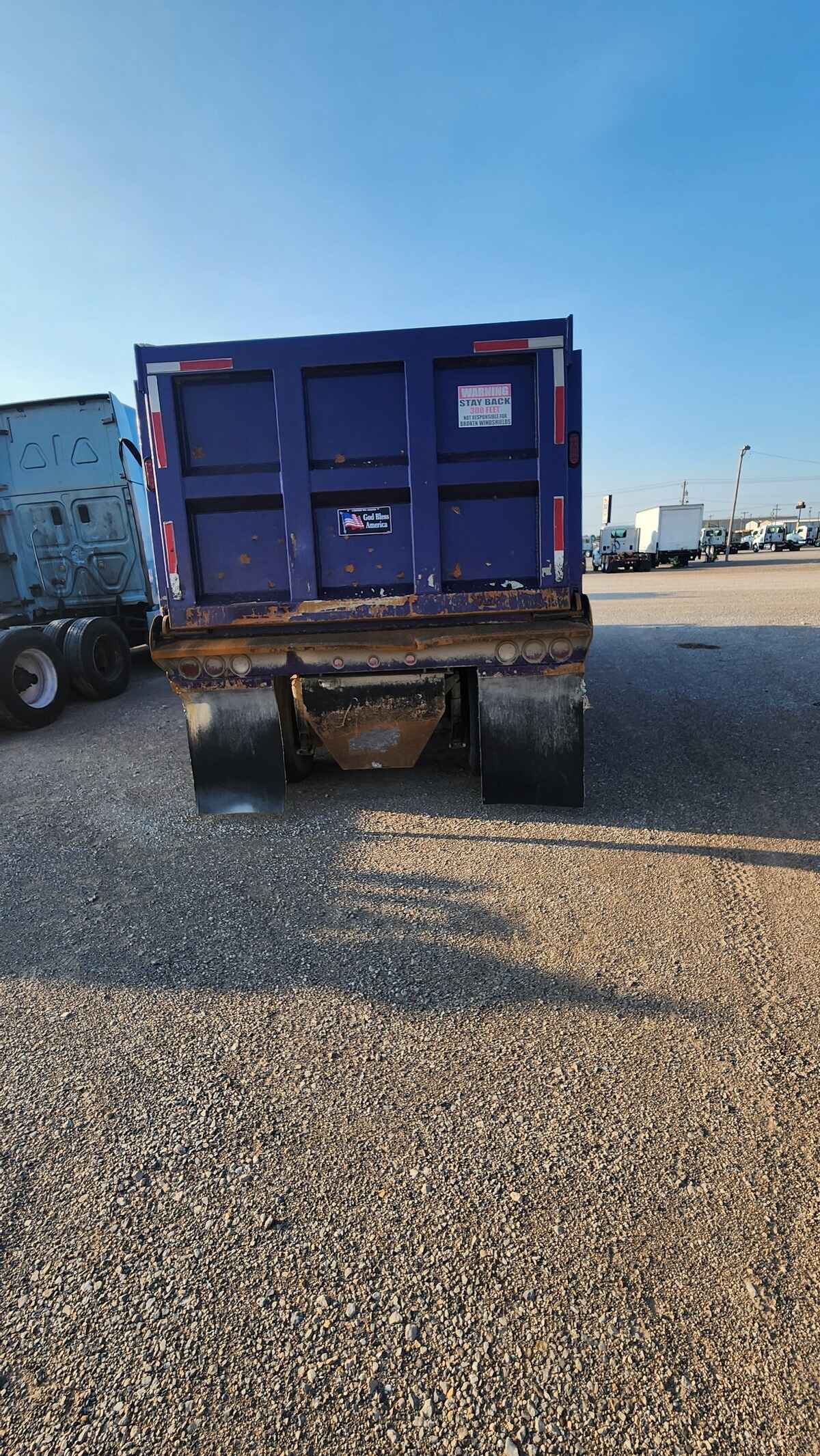 Kenworth T800 Dump Truck, 2004 - Cummins Diesel, 8LL Transmission, 18′ Steel Body - Image 10