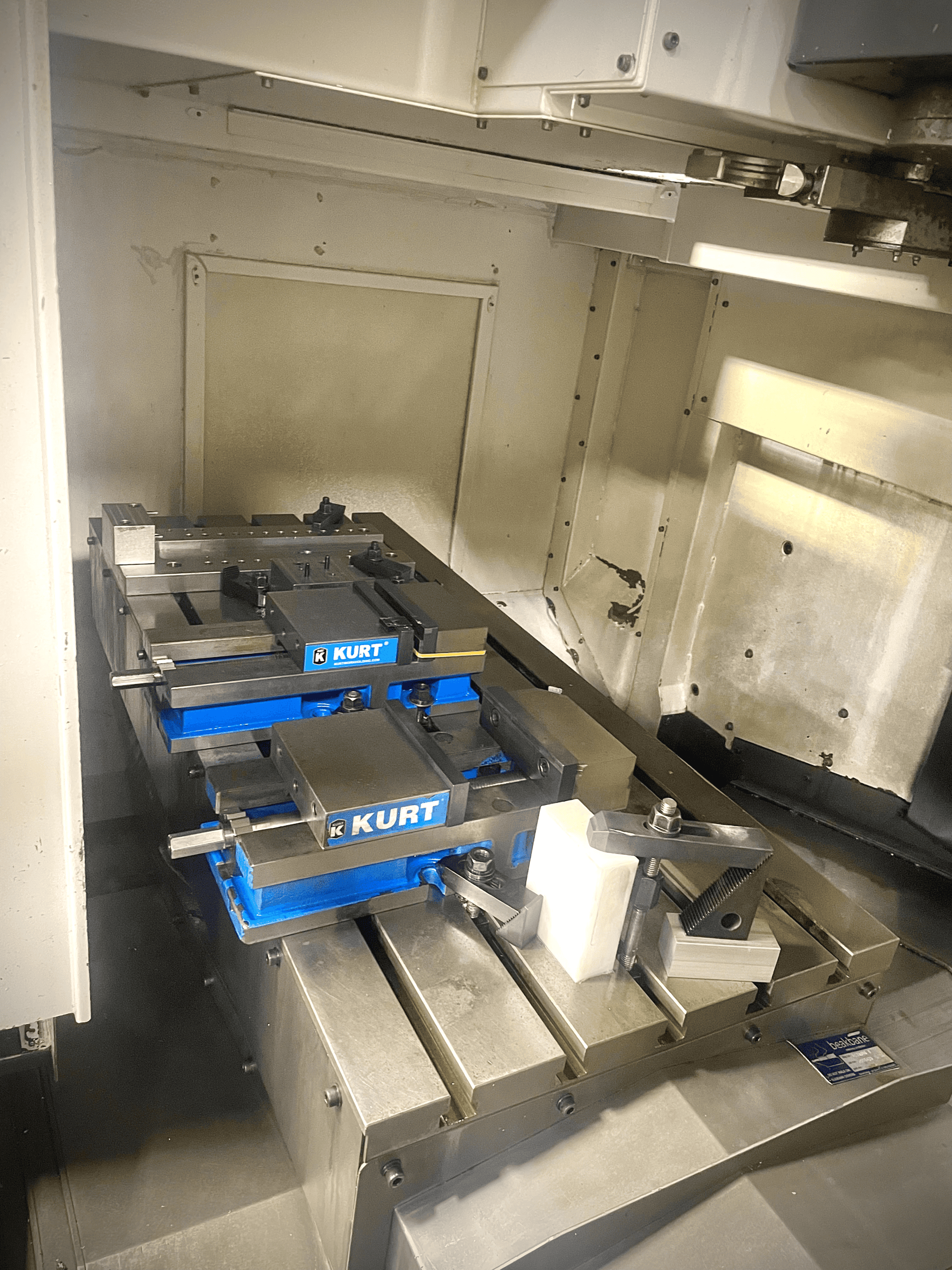 Mazak Nexus VCN 510C VMC, 2005 - Low Hours, Chip Conveyor, Through Spindle Coolant, Tool Setter - Image 6