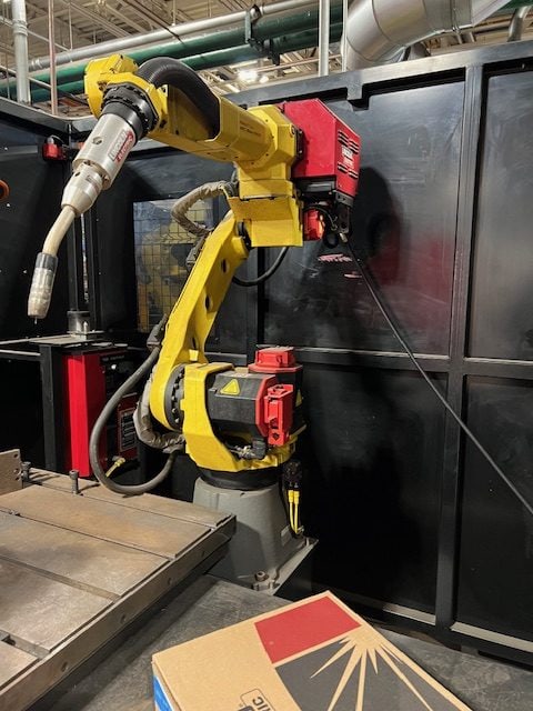 Lincoln Electric System 5 Robotic Welding Cell, 2013 - Fanuc ARCMate 100iC, Lincoln R350 350 Amp Power Supply - Image 6