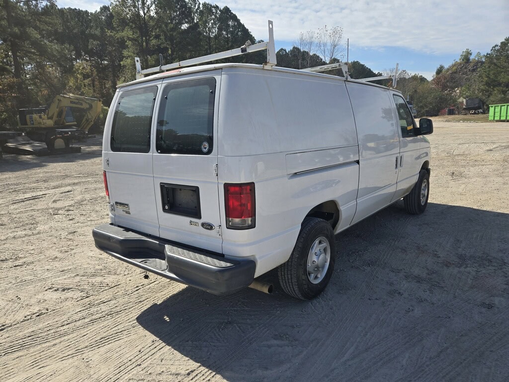 Ford Econoline E-350 Cargo Van, 2013 – 5.4L V8 Commercial Work Van - Image 4