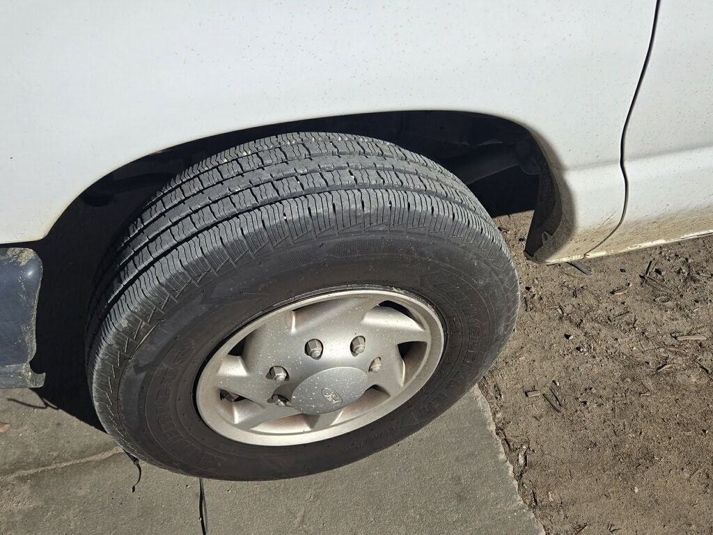 Ford Econoline E-350 Cargo Van, 2013 – 5.4L V8 Commercial Work Van - Image 21