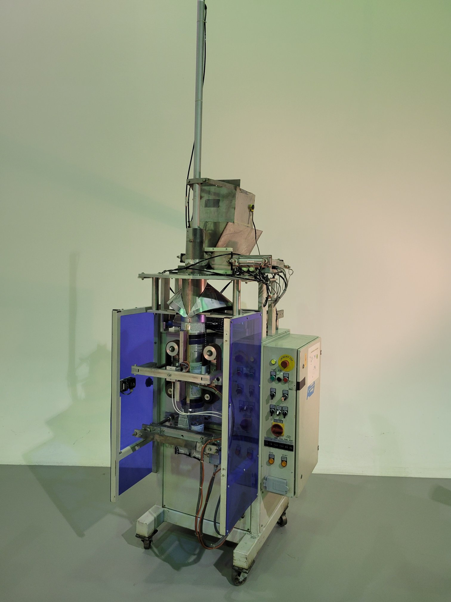 Audion Elektro AVM 200 Vertical Bagging Machine, 2002 - Includes Inclined Out Feed Conveyor