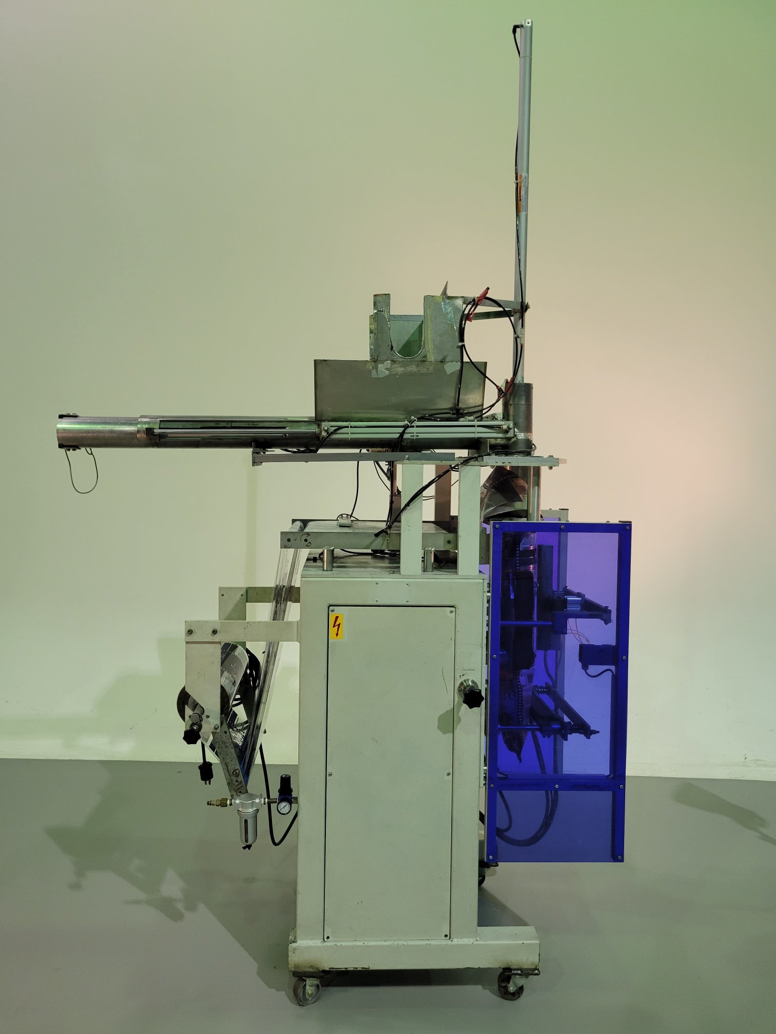 Audion Elektro AVM 200 Vertical Bagging Machine, 2002 - Includes Inclined Out Feed Conveyor - Image 3