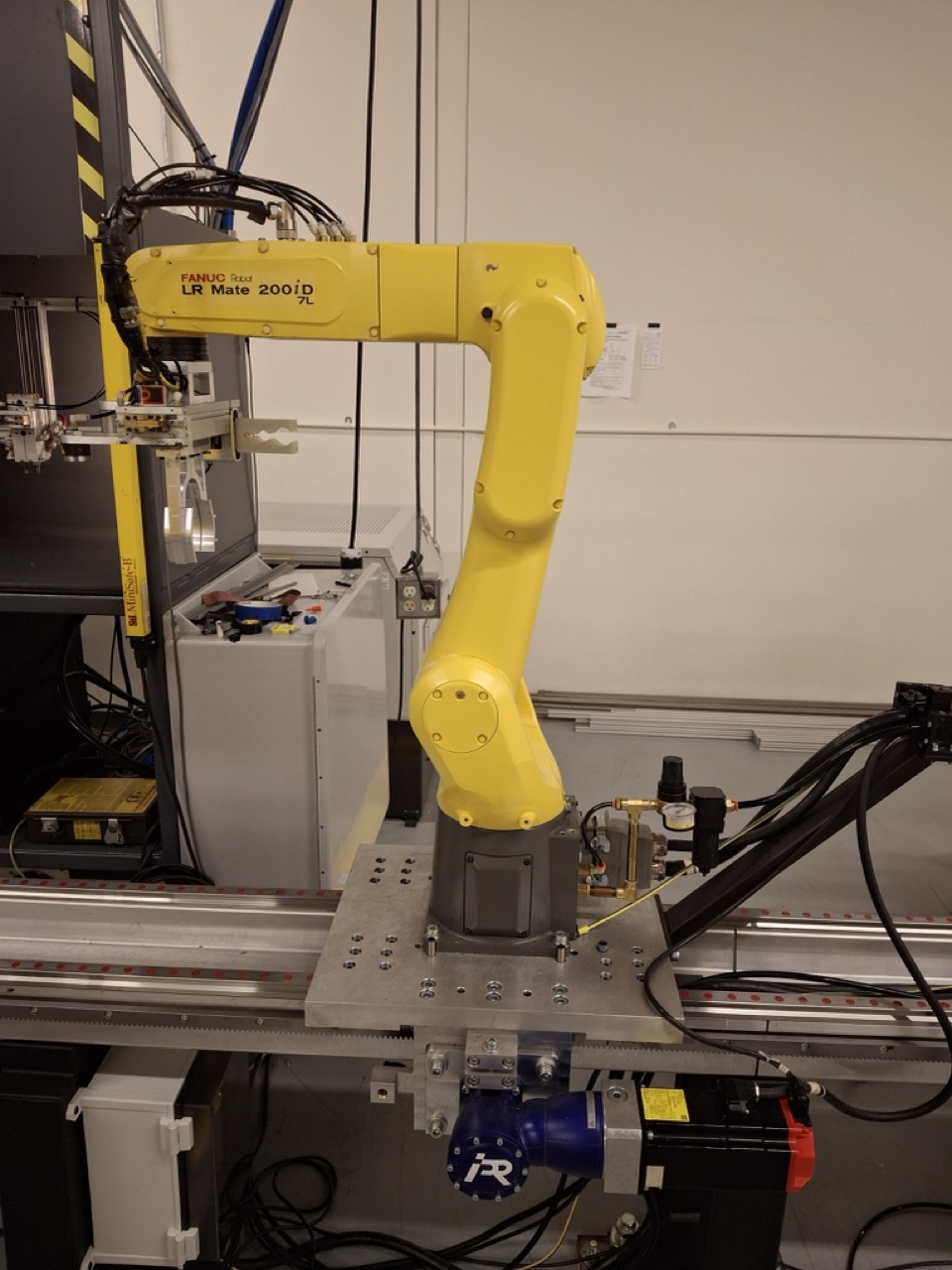 FANUC LR Mate 200iD 7L, 2019 - 7th Axis Ready