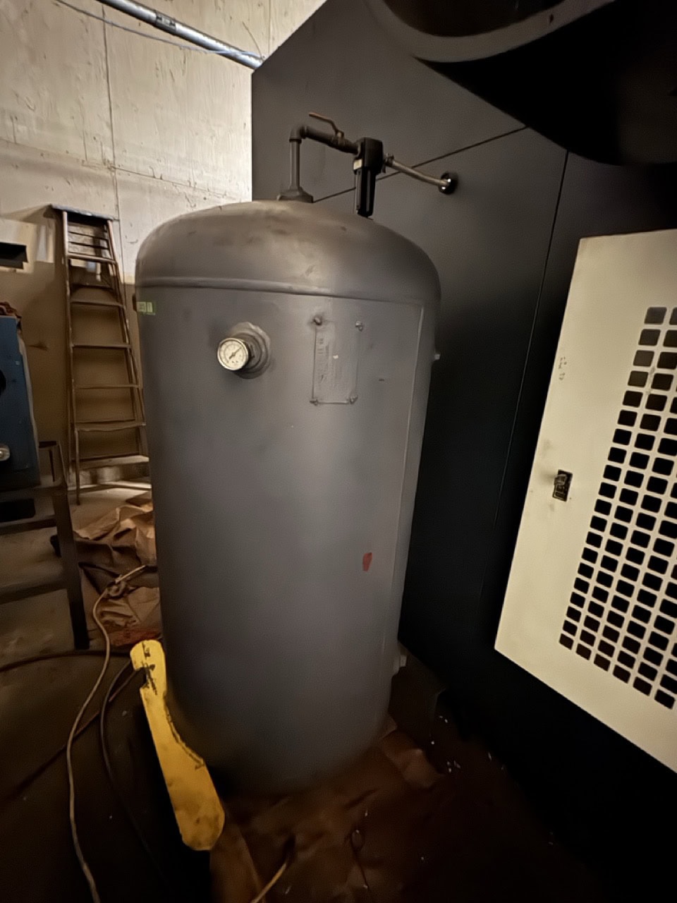 Johnford DMC 2600SH VMC, 2002 - Coolant Through Spindle, Chip Conveyor, Spindle Chiller - Image 3