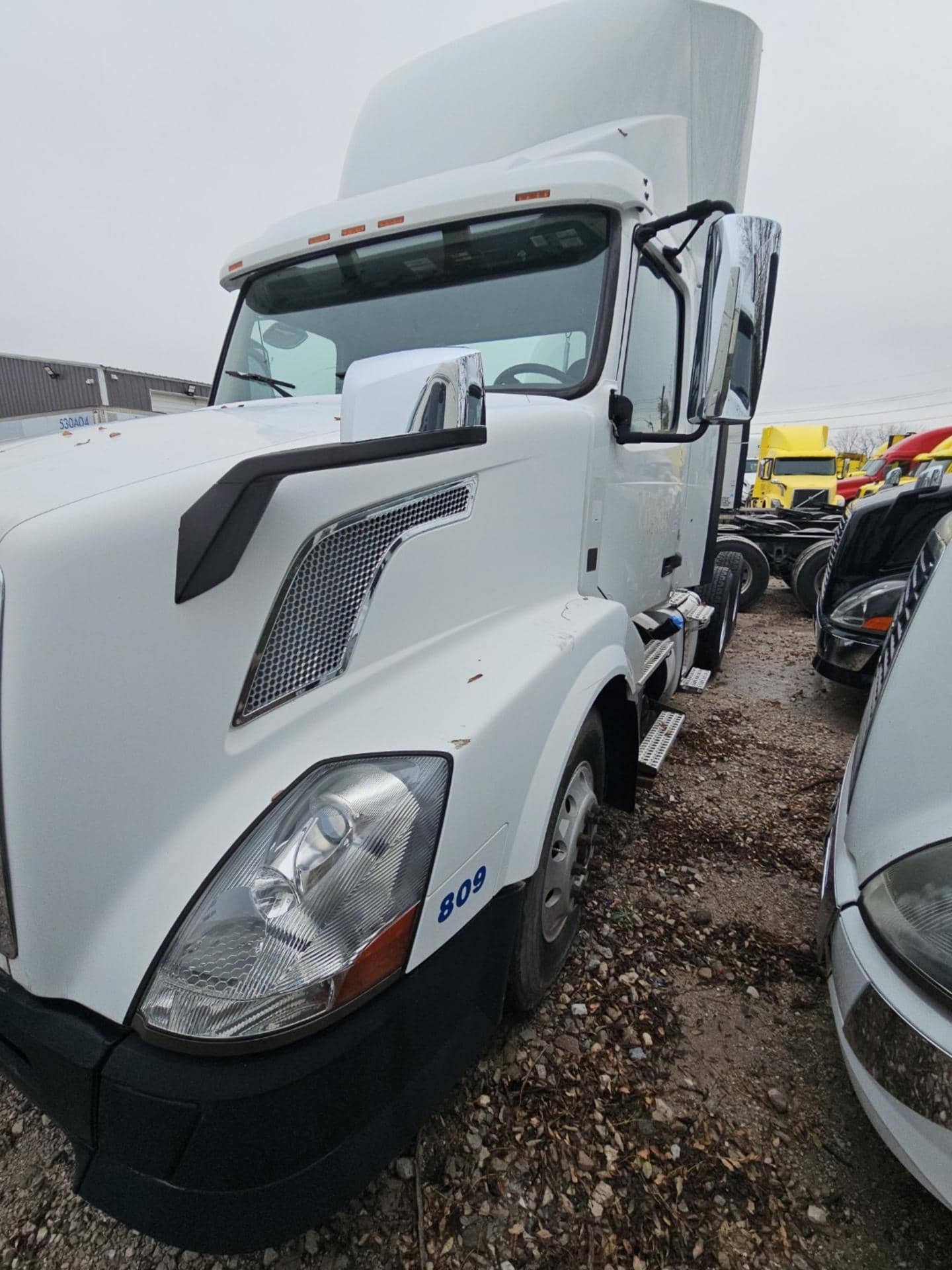 2015 Volvo VNL Day Cab – D11 Engine, Volvo ATO I-Shift Auto - Image 2