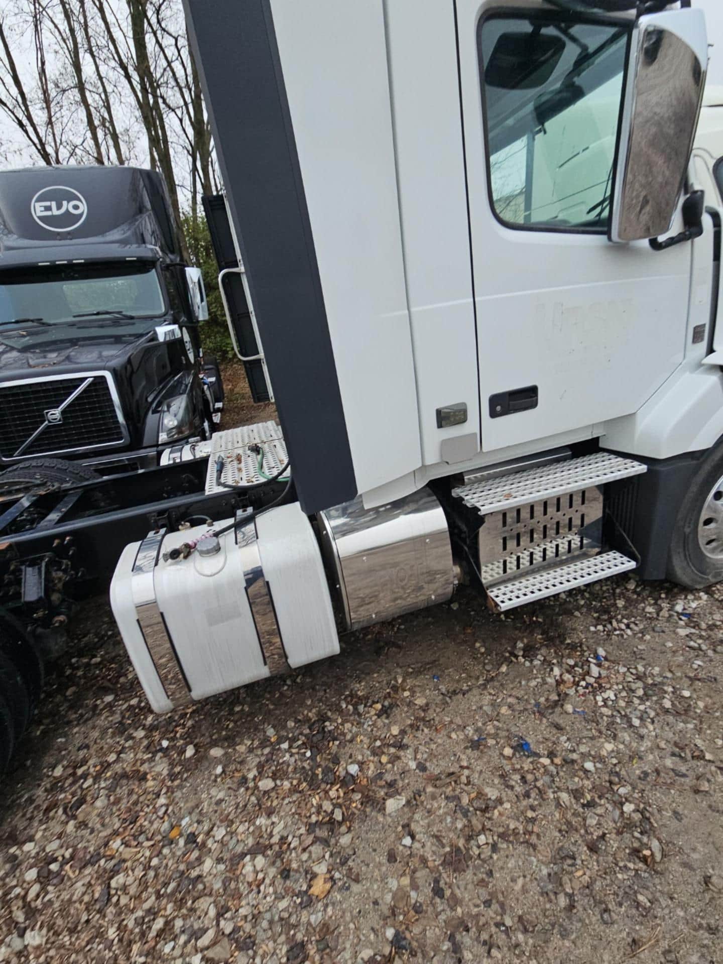 2015 Volvo VNL Day Cab – D11 Engine, Volvo ATO I-Shift Auto - Image 8