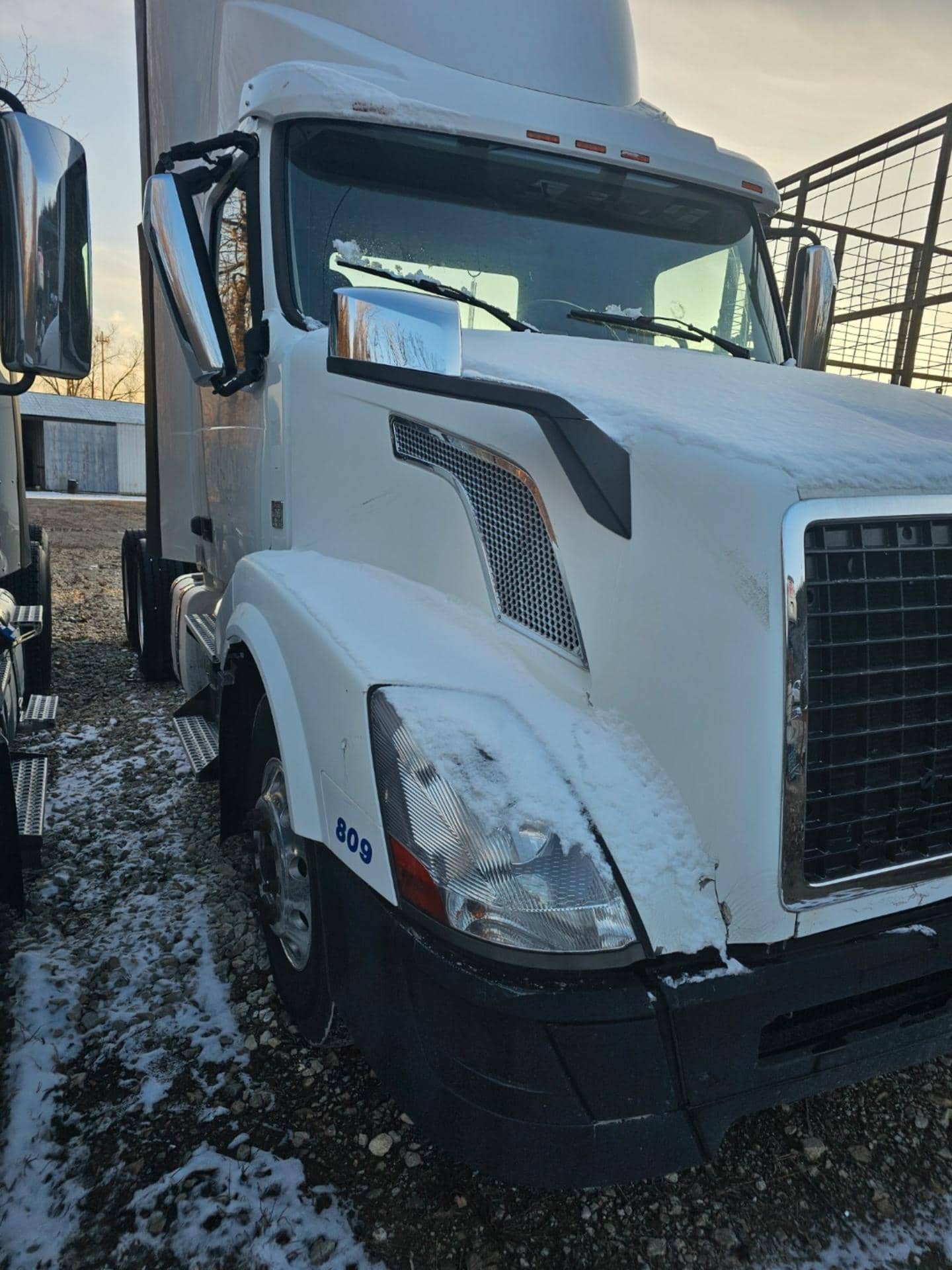 2015 Volvo VNL Day Cab – D11 Engine, Volvo ATO I-Shift Auto - Image 10
