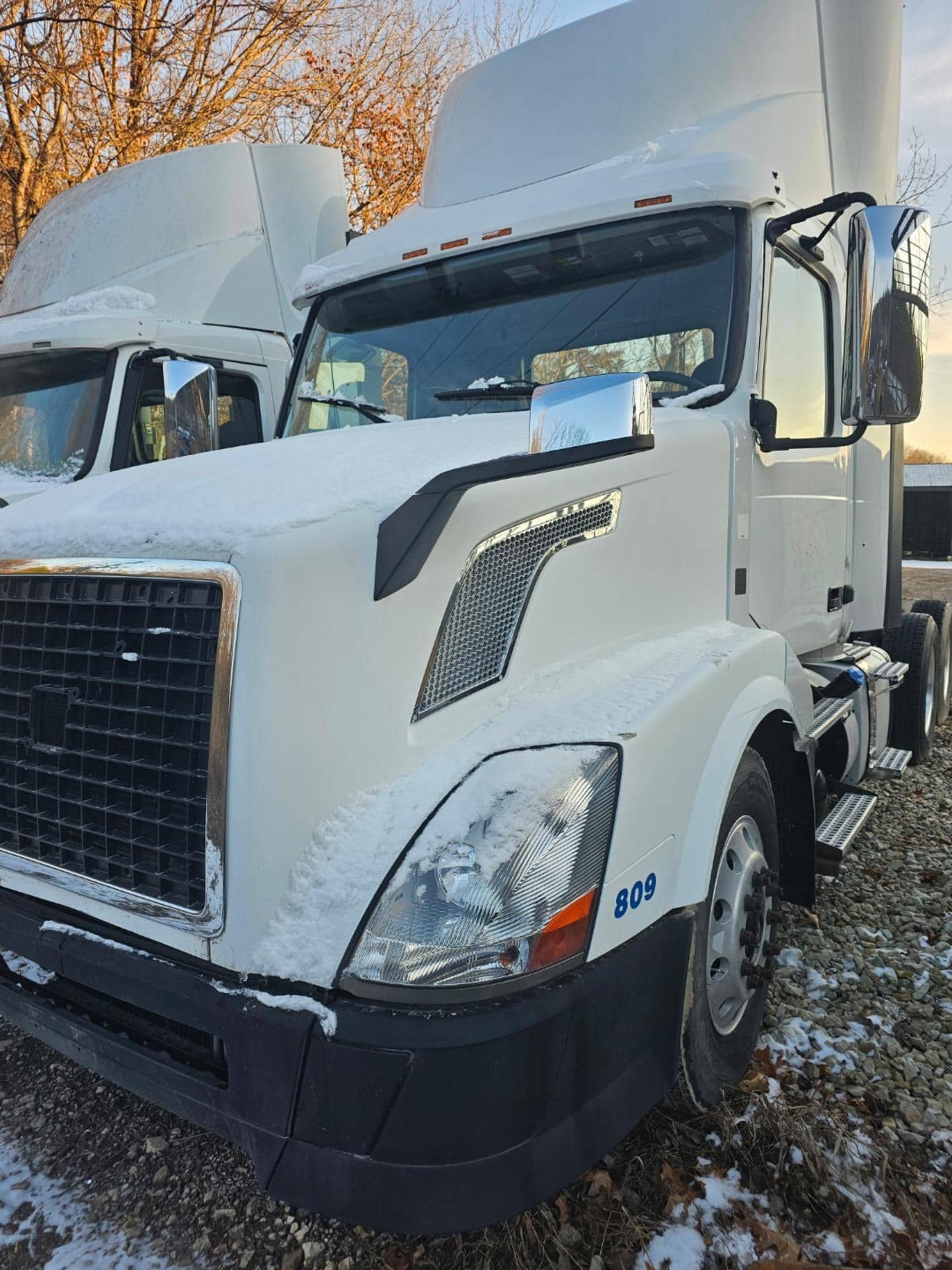 2015 Volvo VNL Day Cab – D11 Engine, Volvo ATO I-Shift Auto - Image 11