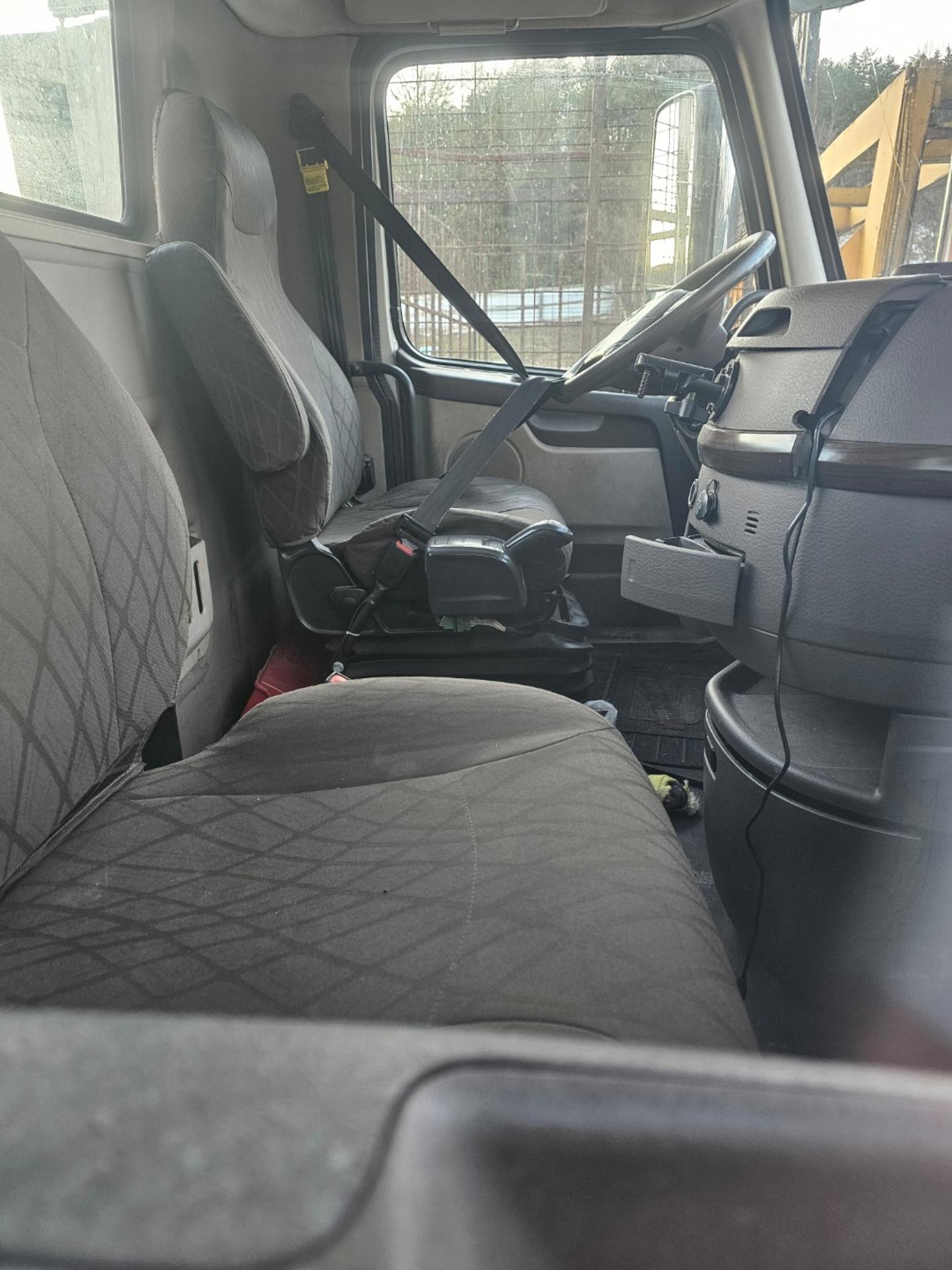 2015 Volvo VNL Day Cab – D11 Engine, Volvo ATO I-Shift Auto - Image 14