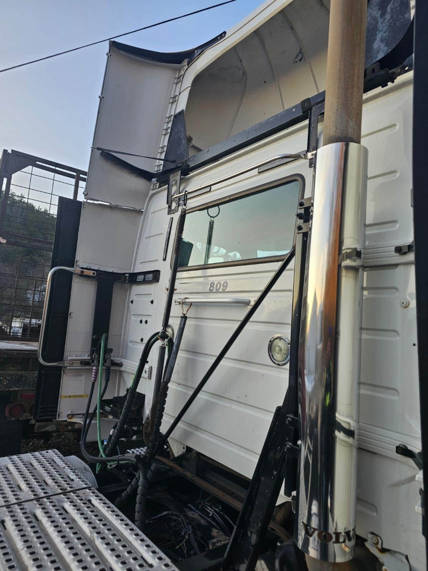 2015 Volvo VNL Day Cab – D11 Engine, Volvo ATO I-Shift Auto - Image 16