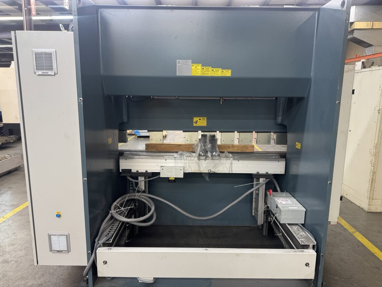 66 Ton x 6′ DURMA AD-R 2060 CNC Hydraulic Press Brake-2021, Tooling Included Upgraded Control - Image 4