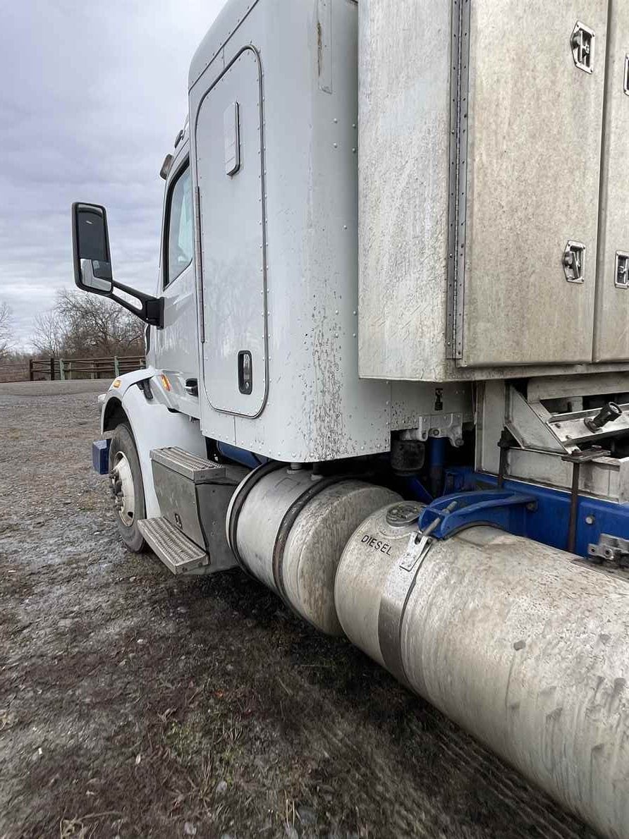 Peterbilt 567 Sleeper Truck, 2016 - Image 4