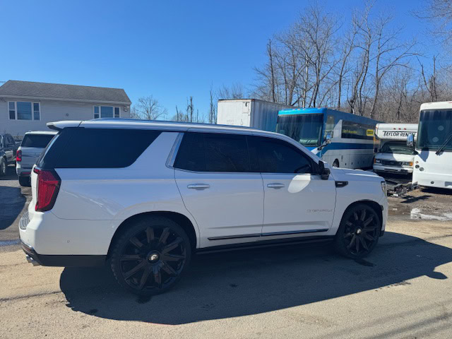 2023 GMC Yukon Denali Ultimate – 6.2L V8 | 4WD - Image 10