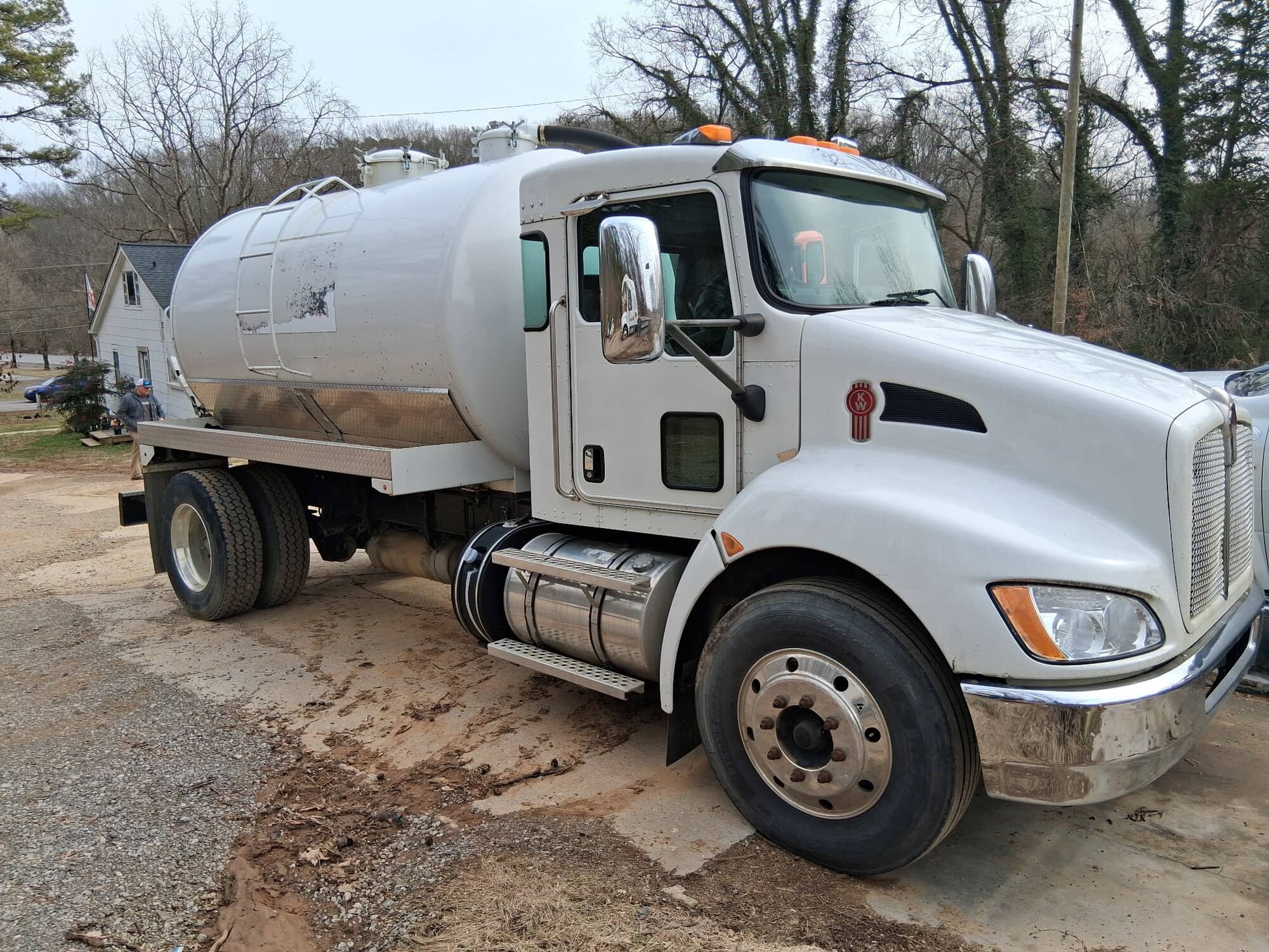 Kenworth T270 Vacuum Truck, 2012 – Paccar PX-6 280HP | Allison Auto | 2,500 Gal Tank | NVE 607 380 CFM - Image 2