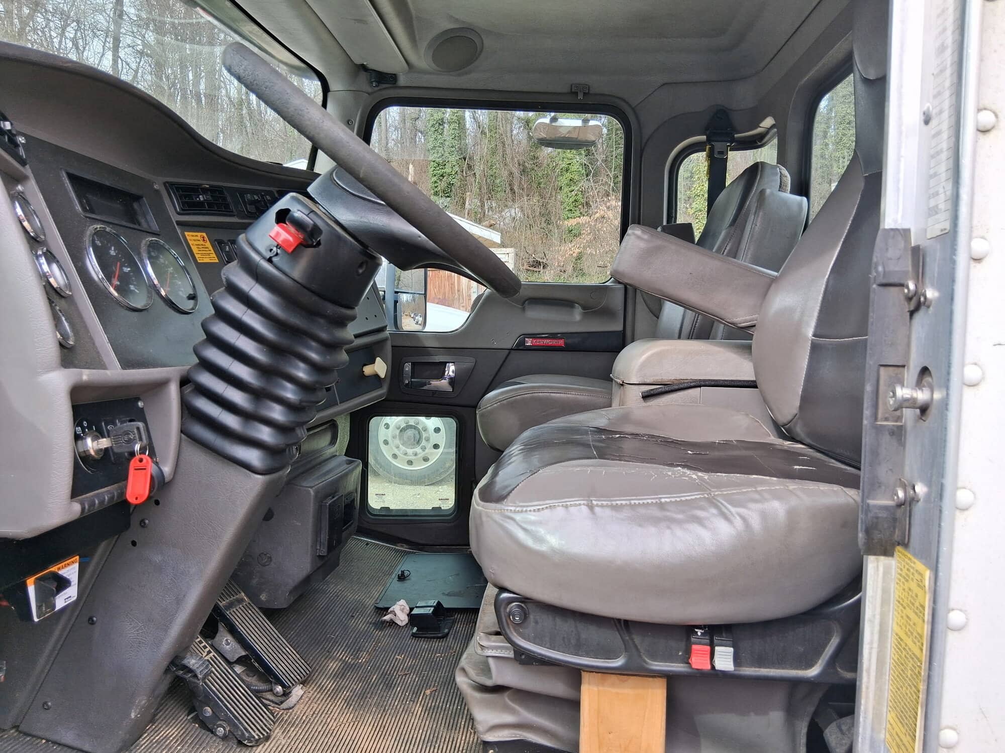 Kenworth T270 Vacuum Truck, 2012 – Paccar PX-6 280HP | Allison Auto | 2,500 Gal Tank | NVE 607 380 CFM - Image 4