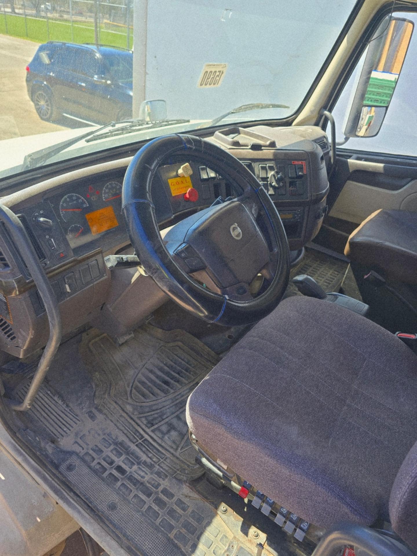 Volvo VNL Tri-Axle Dump Truck, 2012 - Volvo D13 - Image 2