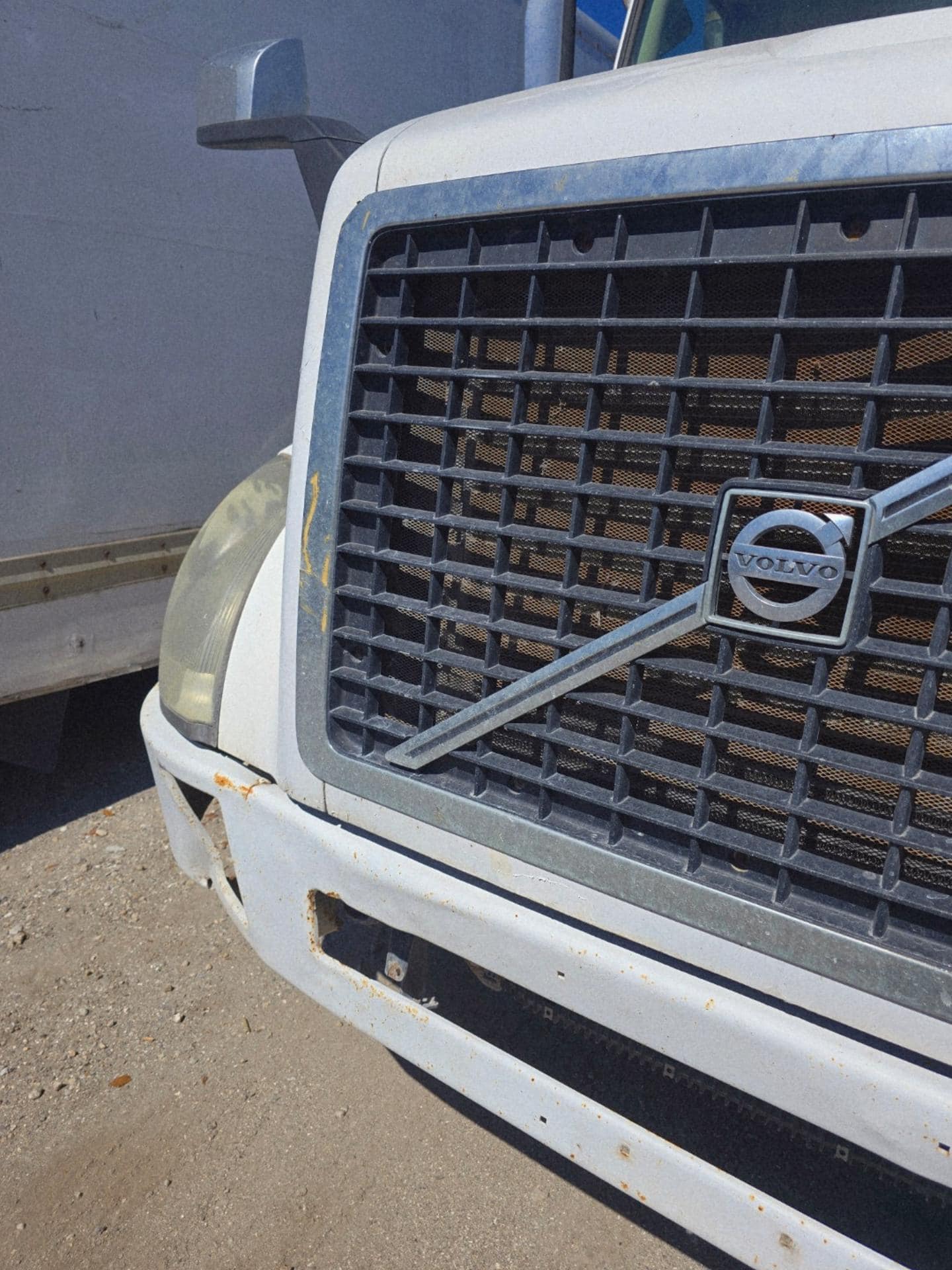 Volvo VNL Tri-Axle Dump Truck, 2012 - Volvo D13 - Image 11