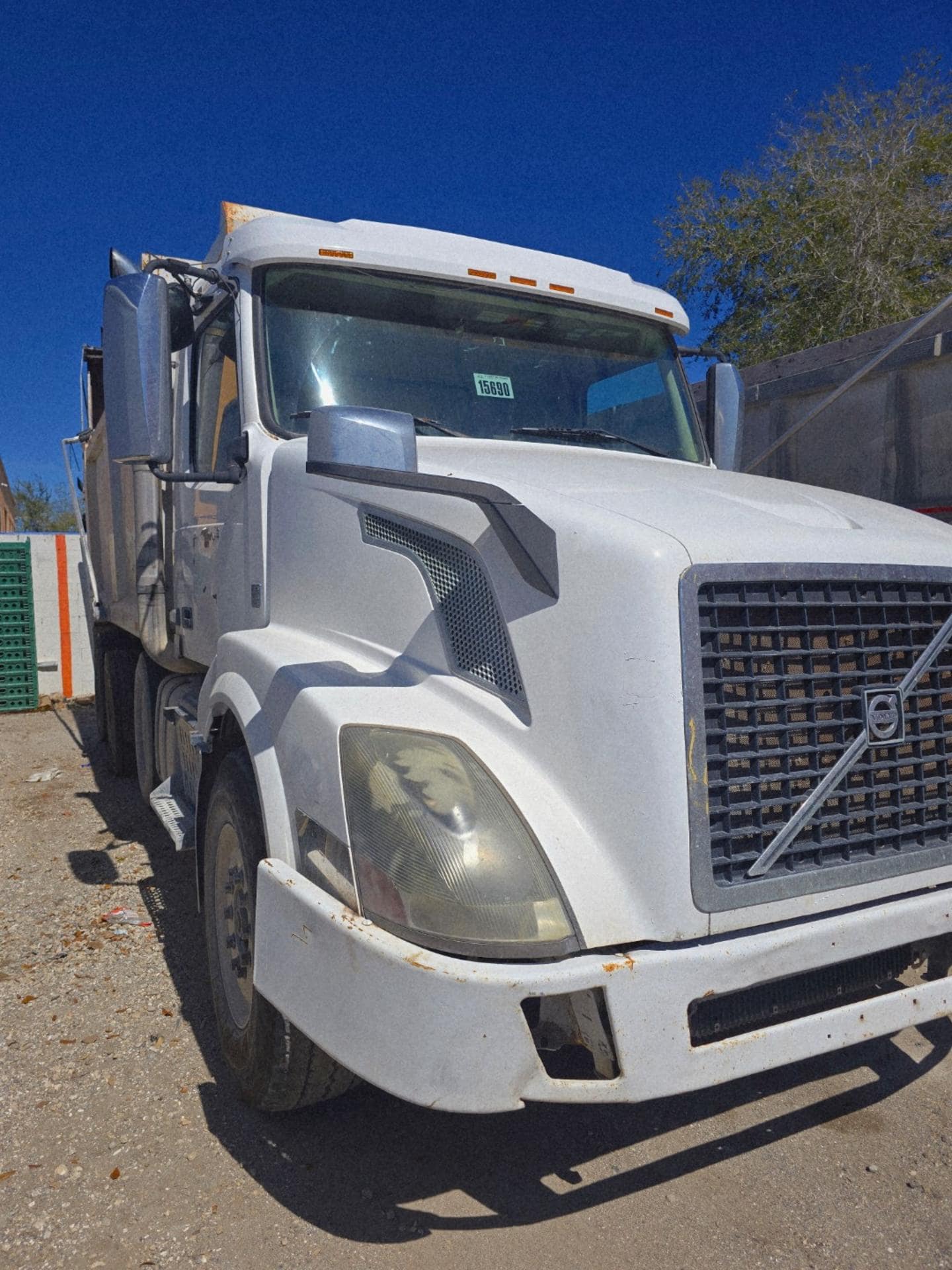 Volvo VNL Tri-Axle Dump Truck, 2012 - Volvo D13 - Image 12