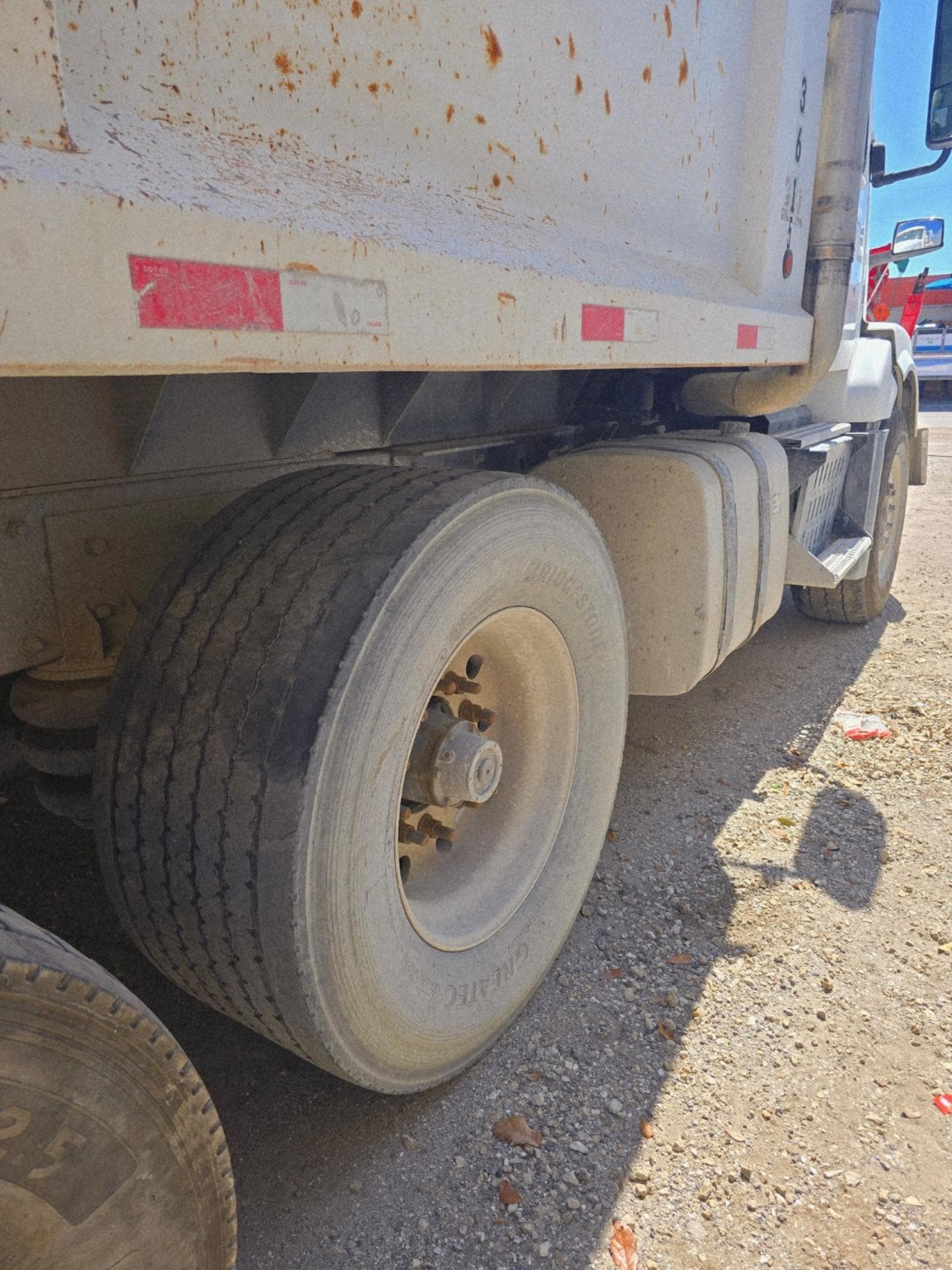 Volvo VNL Tri-Axle Dump Truck, 2012 - Volvo D13 - Image 13