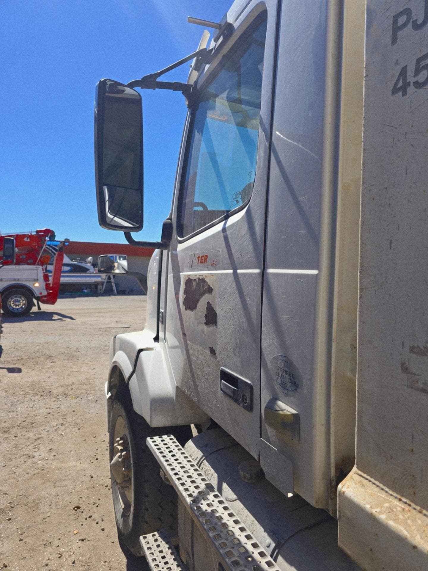 Volvo VNL Tri-Axle Dump Truck, 2012 - Volvo D13 - Image 6