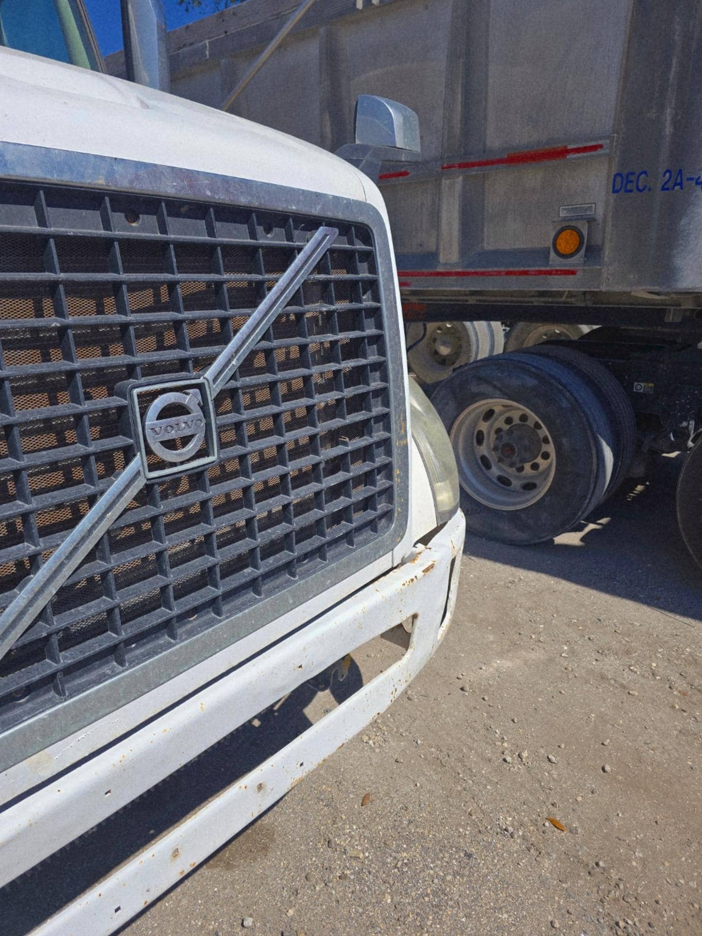 Volvo VNL Tri-Axle Dump Truck, 2012 - Volvo D13 - Image 9