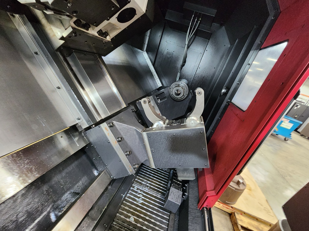 Smart NL6000LM CNC Lathe, 2023 - 24" Chuck, Live Tooling, Tailstock, Steady Rest, Box Ways, Chip Conveyor - Image 9