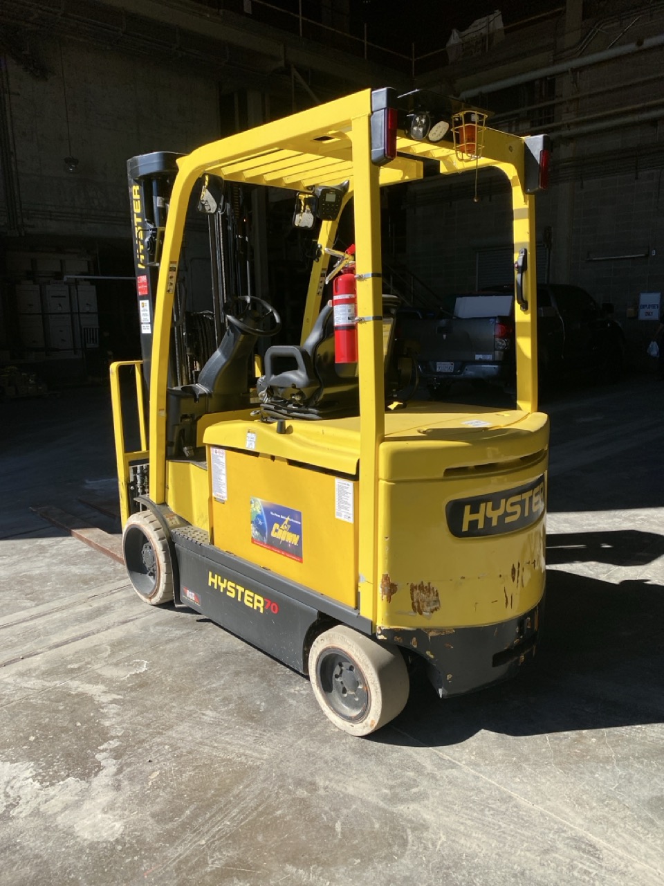 Hyster E70XN Electric Cushion Tire Forklift, 2020 - 7,000 lb Capacity, AC Drive, Sit-Down Rider - Image 4