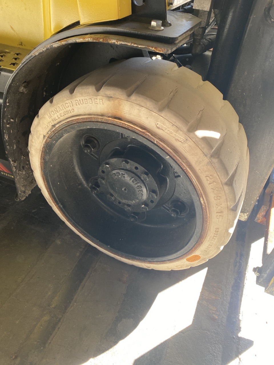 Hyster E70XN Electric Cushion Tire Forklift, 2020 - 7,000 lb Capacity, AC Drive, Sit-Down Rider - Image 7